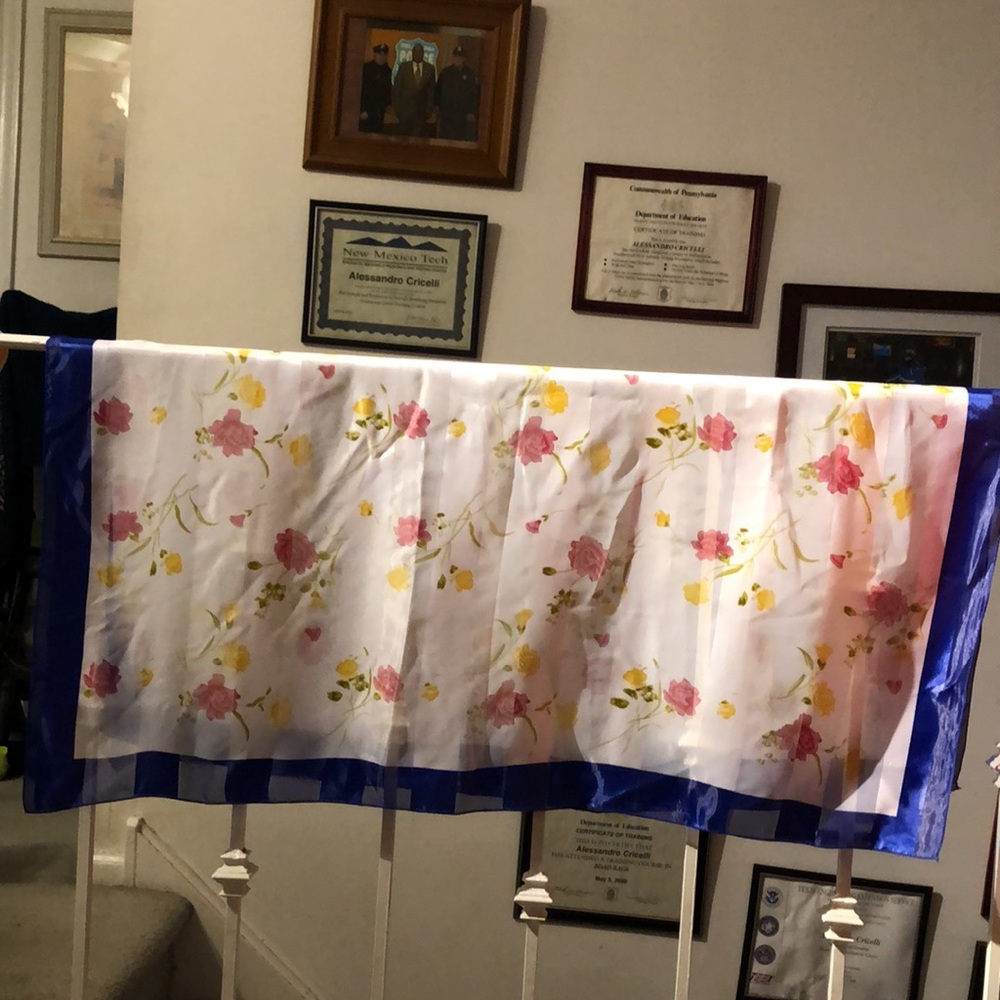 Gorgeous Vintage Floral Print Scarf with Blue Border - Picture 3 of 7
